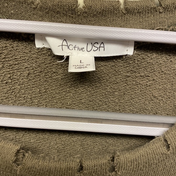 Active USA-Brand Distressed Cropped Sweatshirt in Size Large. - Picture 5 of 8